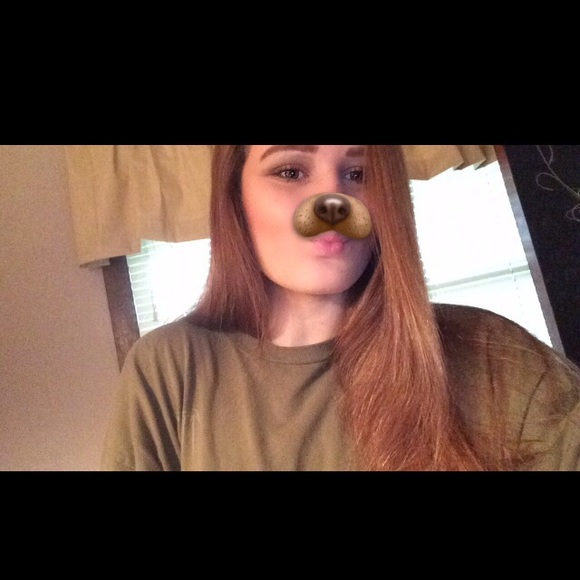 Profile Picture of Paige Holifield (@alainapaige1_) on Poshmark