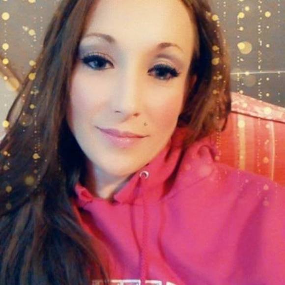 Profile Picture of Rachael Kester-fields (@envious078) on Poshmark