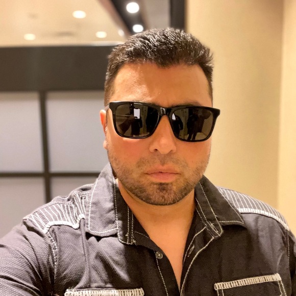 Profile Picture of Apolinar R (@apolinarr81) on Poshmark