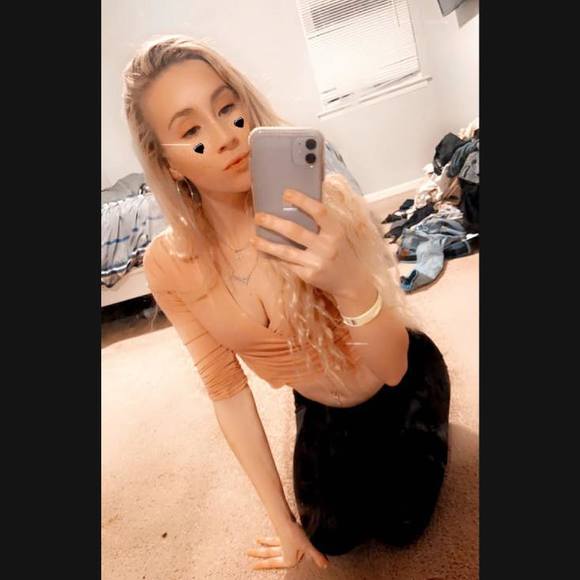 Profile Picture of Courtney Stainer (@cstainer1223) on Poshmark