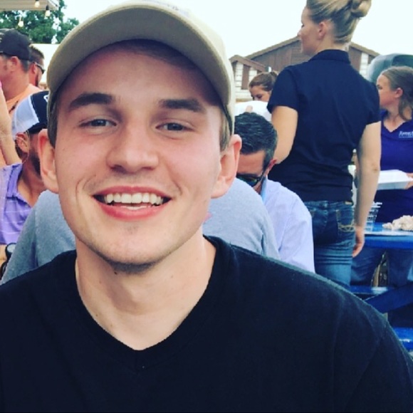 Profile Picture of Brad Barrow (@barrowdbrad) on Poshmark
