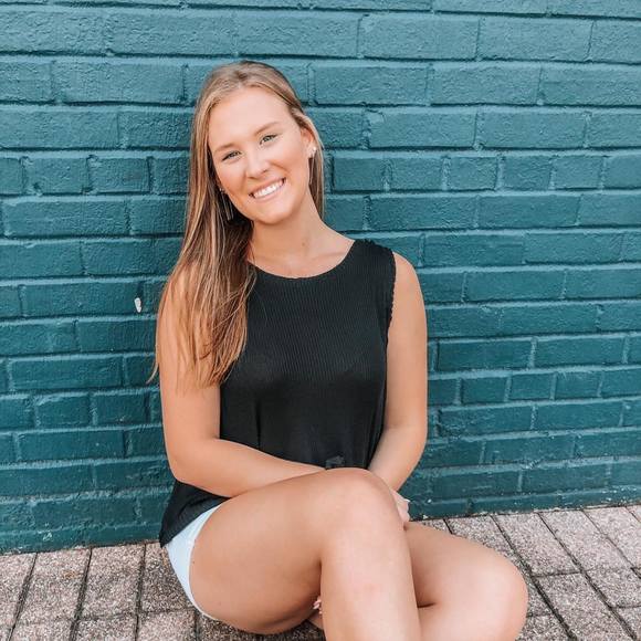 Profile Picture of Jordan Gagnard (@jordangagnard_) on Poshmark