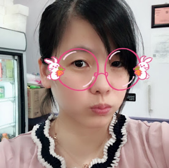 Profile Picture of Xue Lin (@linxue20) on Poshmark