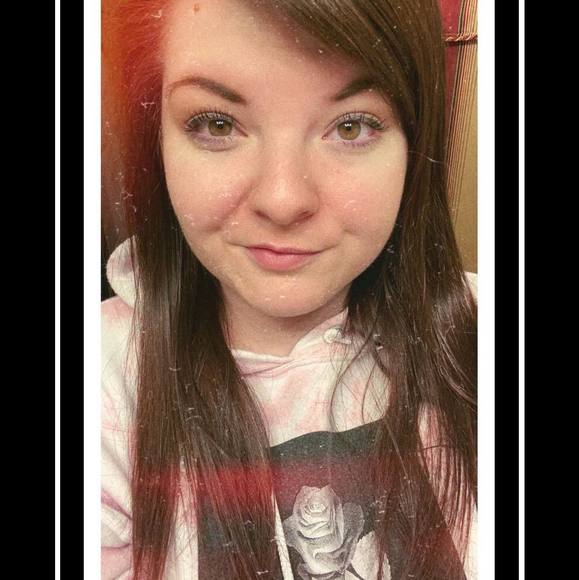 Profile Picture of Alexandra Suess (@lazigurl94) on Poshmark