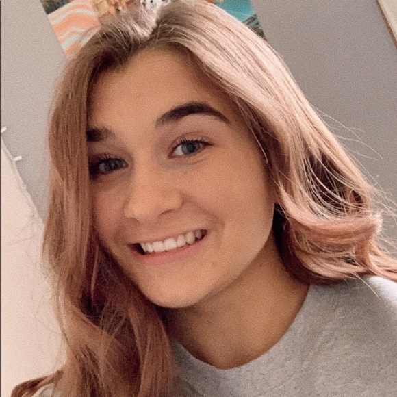 Katelyn Ness - Poshmark Profile Picture of Katelyn Ness (@katelynness) on Poshmark