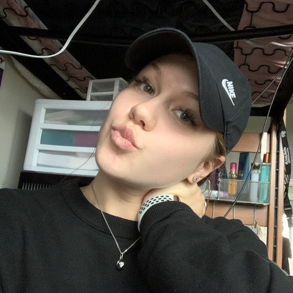 Lainah Endzelis - Poshmark Profile Picture of Lainah Endzelis (@_jill) on Poshmark