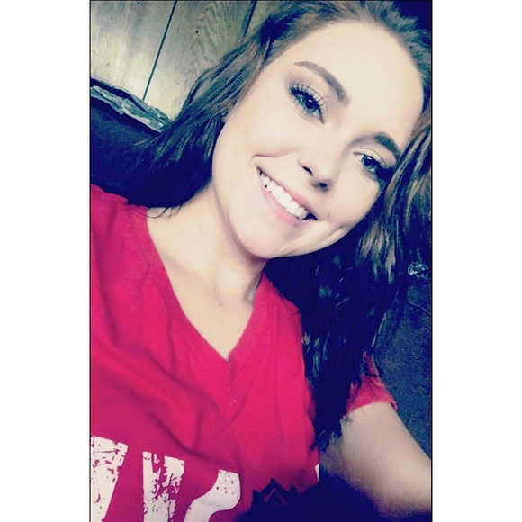 Profile Picture of Amber Bailey (@amberb2018) on Poshmark