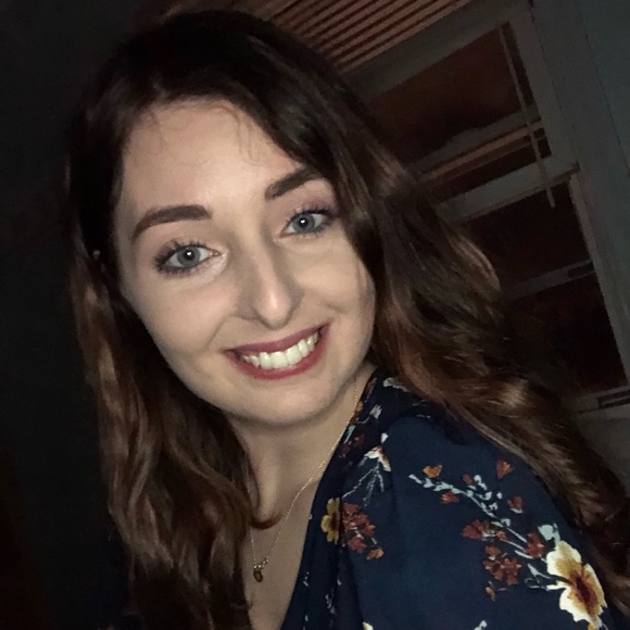 Profile Picture of Nicolette Coombs (@nicolette771) on Poshmark