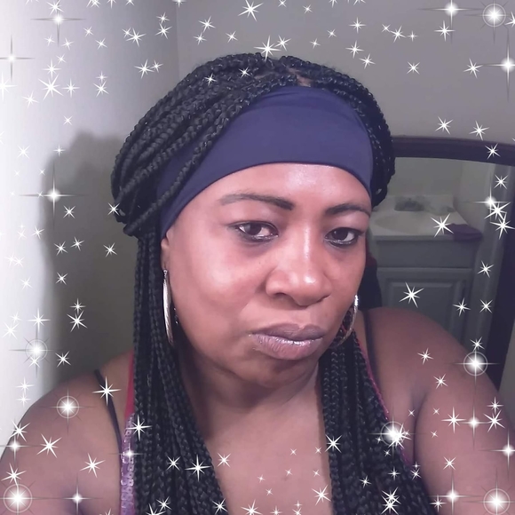 Profile Picture of Paulette Maxwell (@paulettemaxwell) on Poshmark