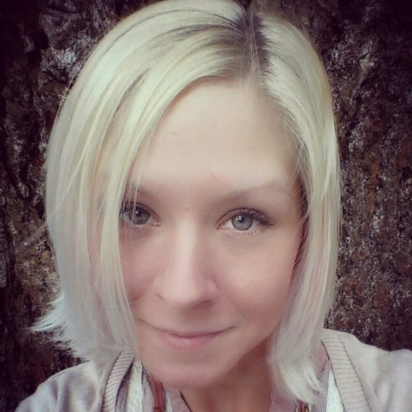 Profile Picture of Mary Detray (@maryrdetray) on Poshmark