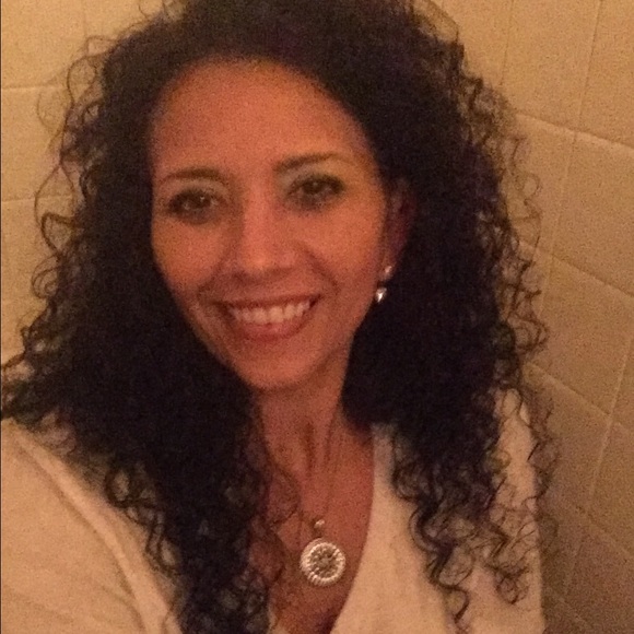 Profile Picture of Shawna Huffman (@reneedunlap74) on Poshmark