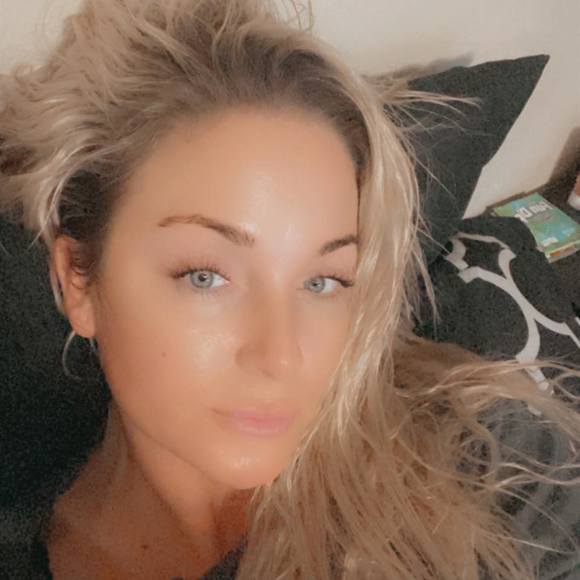 Profile Picture of Shawna Walker (@shawnaepperson) on Poshmark