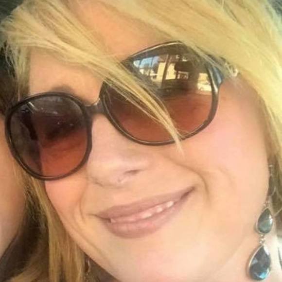 Profile Picture of Candice Sellner-scalice (@candicesca) on Poshmark