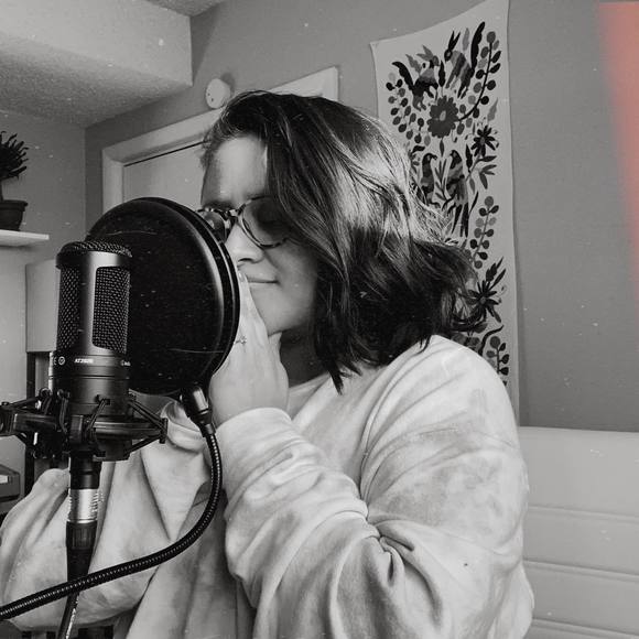 Profile Picture of Debbie Pinto (@debbiecampos) on Poshmark