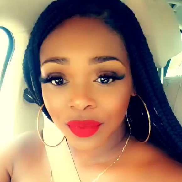 Profile Picture of Diana Dmeza (@dianadmeza) on Poshmark