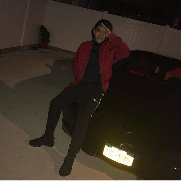 Profile Picture of Joshua Soles (@joshuasoles) on Poshmark
