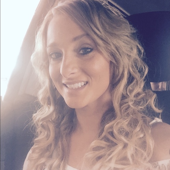 Profile Picture of Lacy Chapman (@lacynebhut) on Poshmark