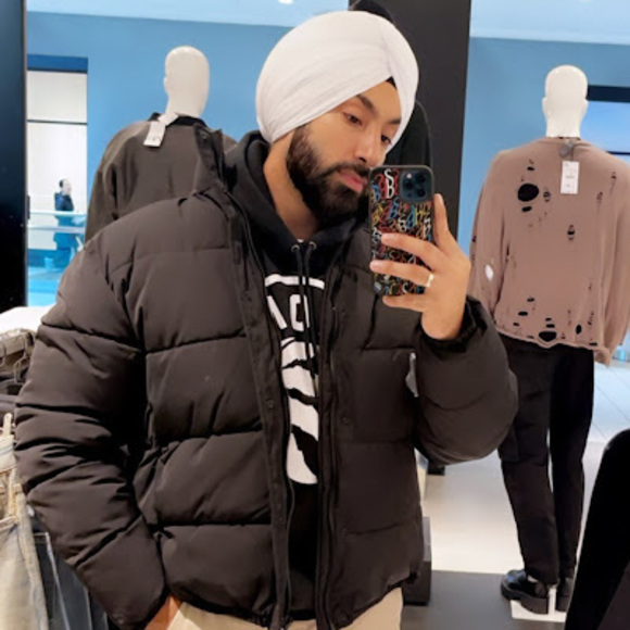 Profile Picture of Sarabjeet Singh (@sarabjeetsin893) on Poshmark