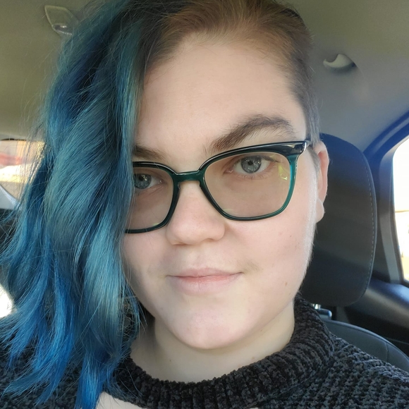Profile Picture of Carlene Winters (@carlenewinters) on Poshmark