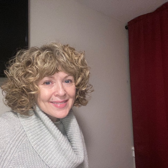 Profile Picture of Jill Armold (@jillarmold) on Poshmark