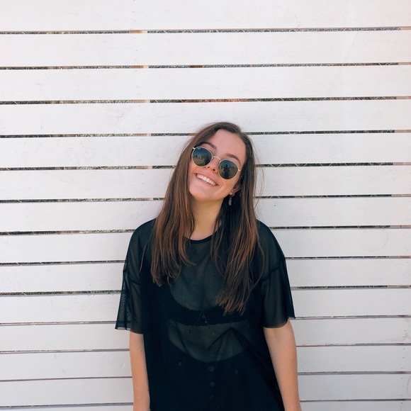 Profile Picture of Julia Landreth (@julllliia) on Poshmark