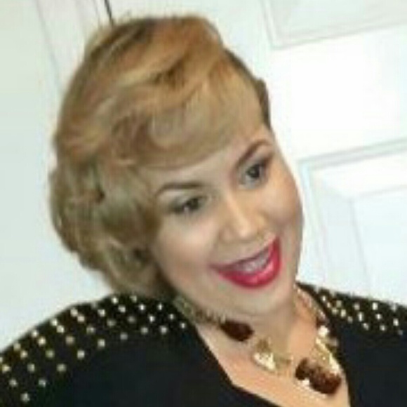 Cheryl Belk - Poshmark Profile Picture of Cheryl Belk (@cbelk15) on Poshmark