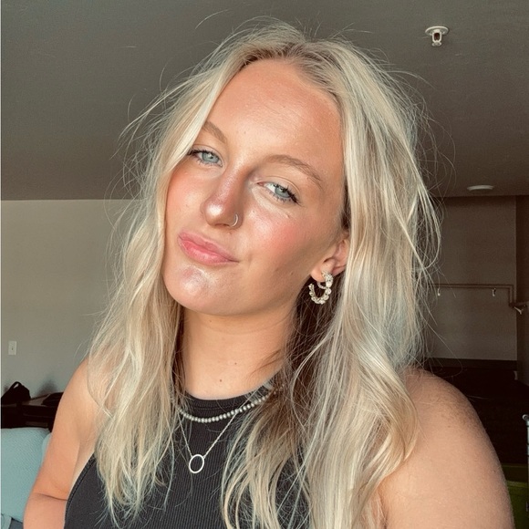 Profile Picture of Caitlin Fuhs (@fuhs_1222) on Poshmark