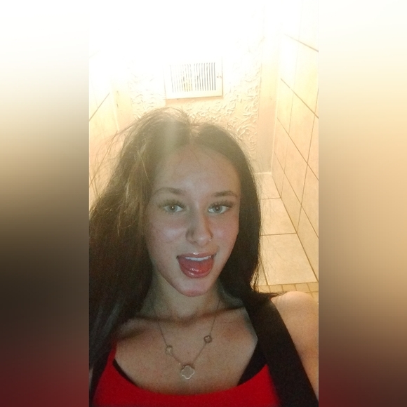 Profile Picture of Geneen Wentzell (@gwentzell100) on Poshmark