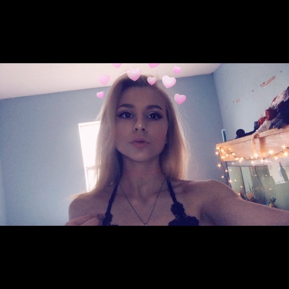 Profile Picture of Ashley Fallacaro (@ashxmadison) on Poshmark