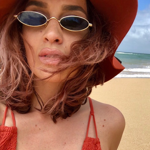 Profile Picture of Liz Amavisca (@eamavisca) on Poshmark