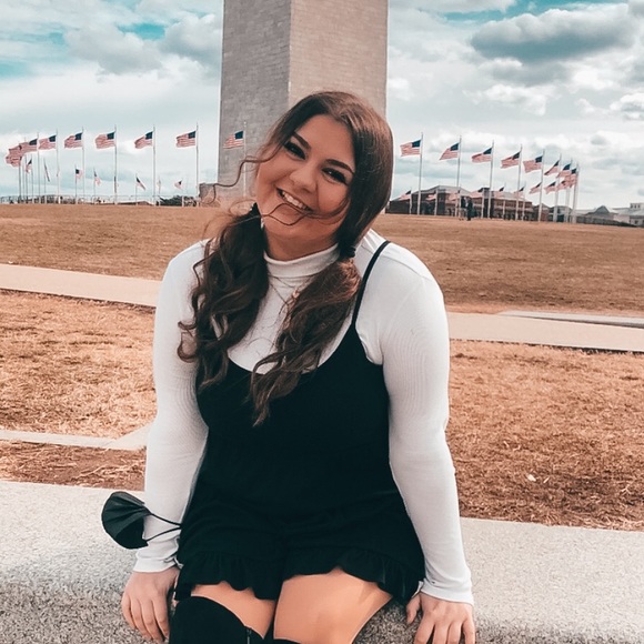 Profile Picture of Bella Pluta (@bellaplutaa) on Poshmark
