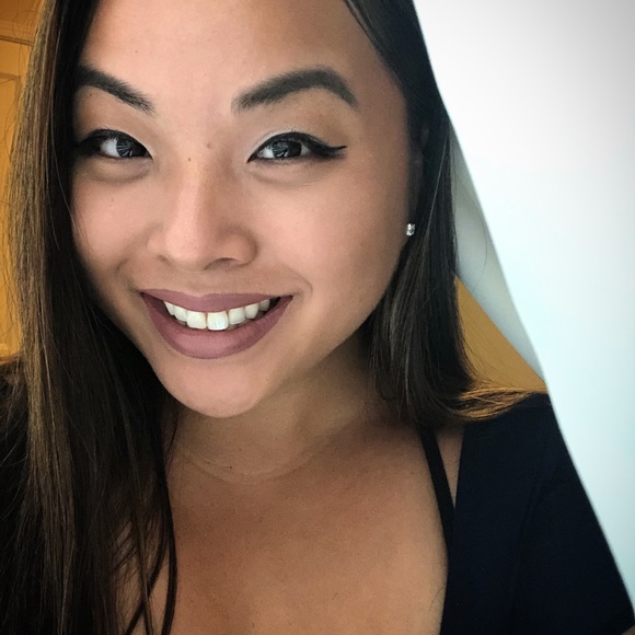 Profile Picture of Stephanie Jacksis (@sjacksis) on Poshmark