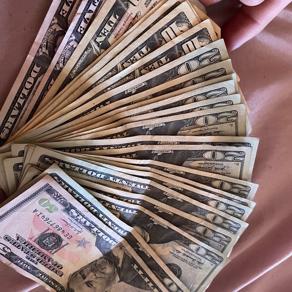 Profile Picture of Andrew Rodriguez (@red_bandz97) on Poshmark