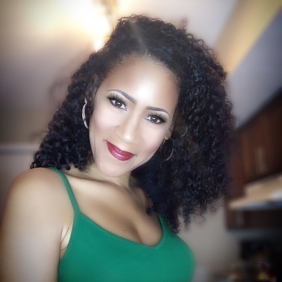 Profile Picture of Christina Drake (@ceeinhighheels) on Poshmark