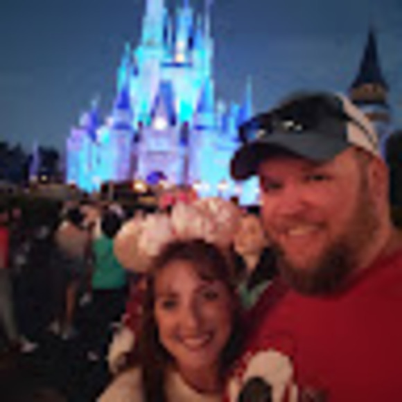 Profile Picture of Jocelyn Lafavers (@jocelynlafavers) on Poshmark