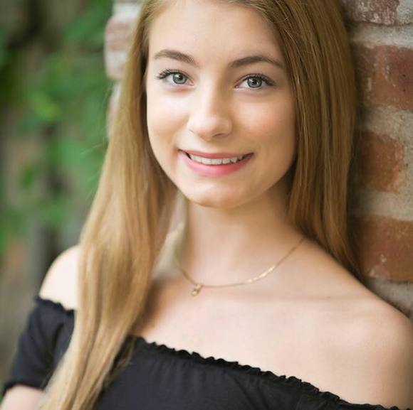 Profile Picture of Gretchen Stoskopf (@gretchenstos) on Poshmark