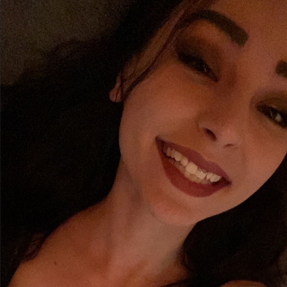 Profile Picture of Leeya Etchamendy (@leeya_bunny) on Poshmark