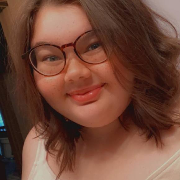 Profile Picture of Alexis Cook (@alexisgayle07) on Poshmark