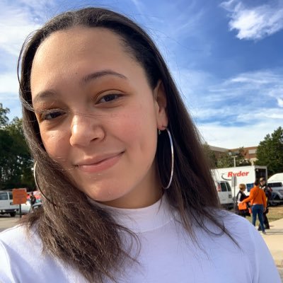 Profile Picture of K Bizzle (@kiersten_n1cole) on Twitter