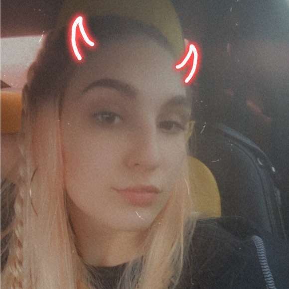 Profile Picture of Brianna Hatterer (@briannah719) on Poshmark