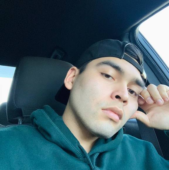 Profile Picture of Eli Andrade (@eli_andre206) on Poshmark