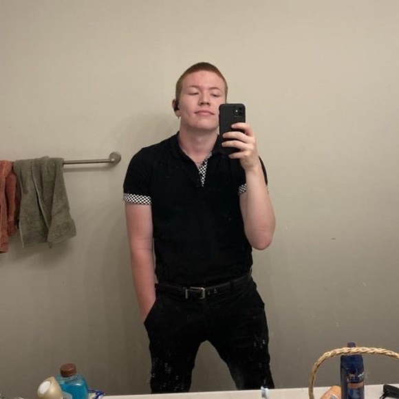 Profile Picture of Corey Winter (@wintercorey706) on Poshmark