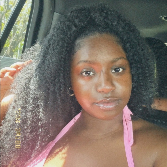 Profile Picture of Amber Torrence (@amber_torrence) on Poshmark
