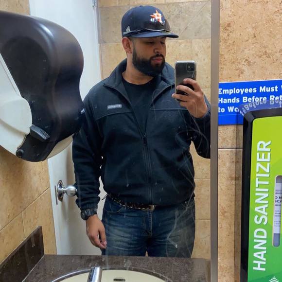 Profile Picture of Derek Flores (@derk23) on Poshmark