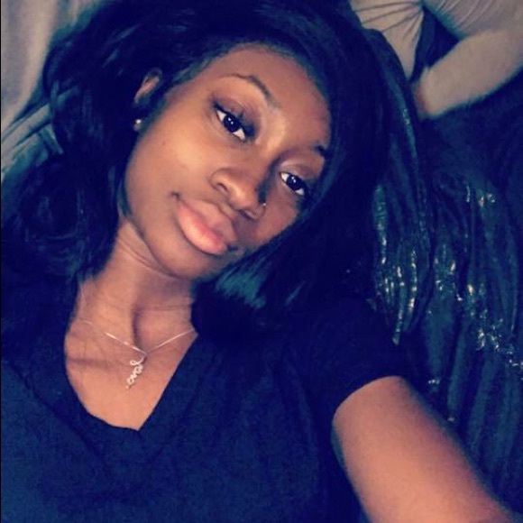 Profile Picture of Charlise Whiting (@charlisewhiting) on Poshmark