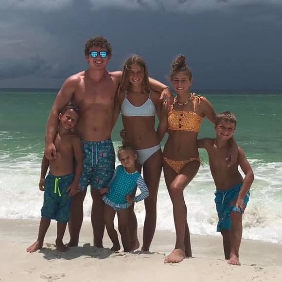 Profile Picture of Fosse Fam (@niahfosse) on Poshmark