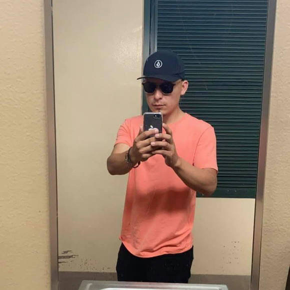 Profile Picture of Martin Rojas (@rojasjuan0311) on Poshmark