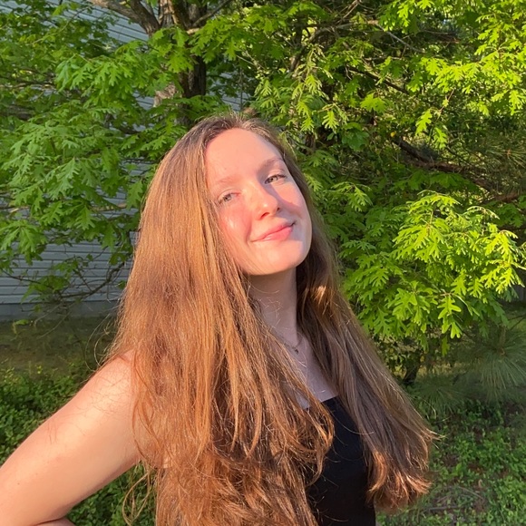 Profile Picture of Caitlynn Yoakum (@caitlynny) on Poshmark