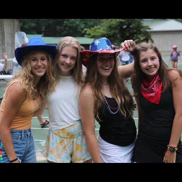 Profile Picture of Julia Mccracken (@julia_mccracken) on Poshmark