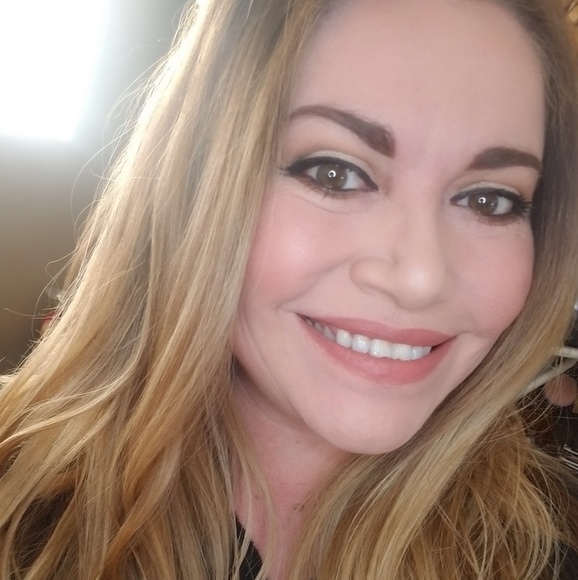 Profile Picture of Lorena Chapa (@talkthriftytome) on Poshmark